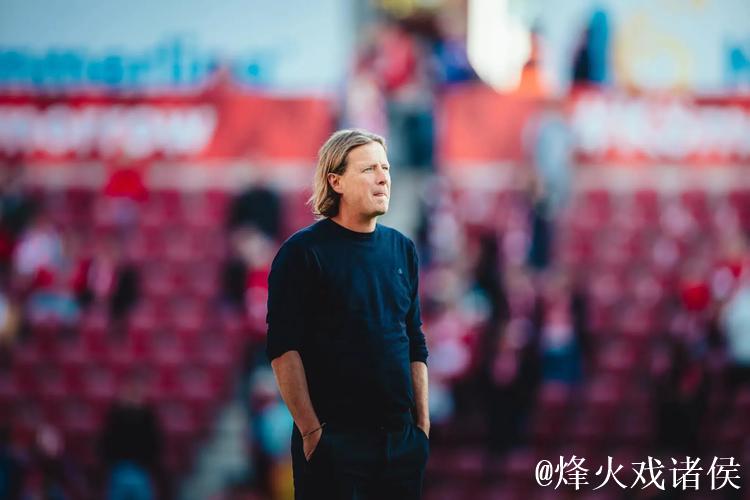 惨遭解雇:美因茨主帅亨里克森因战绩不佳下课 惨遭解雇:美因茨主帅亨里克森因战绩不佳下课